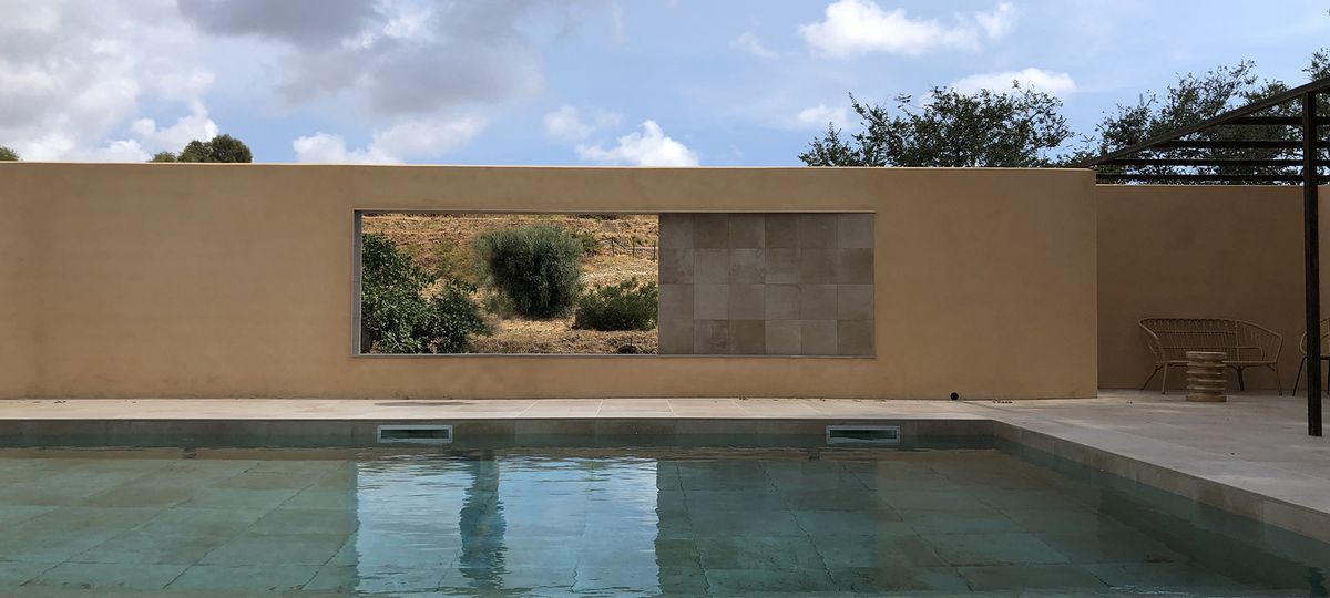 Una piscina nel paesaggio, Catania, Italy